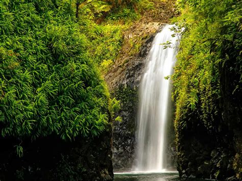 Mgbic waterfall fiji